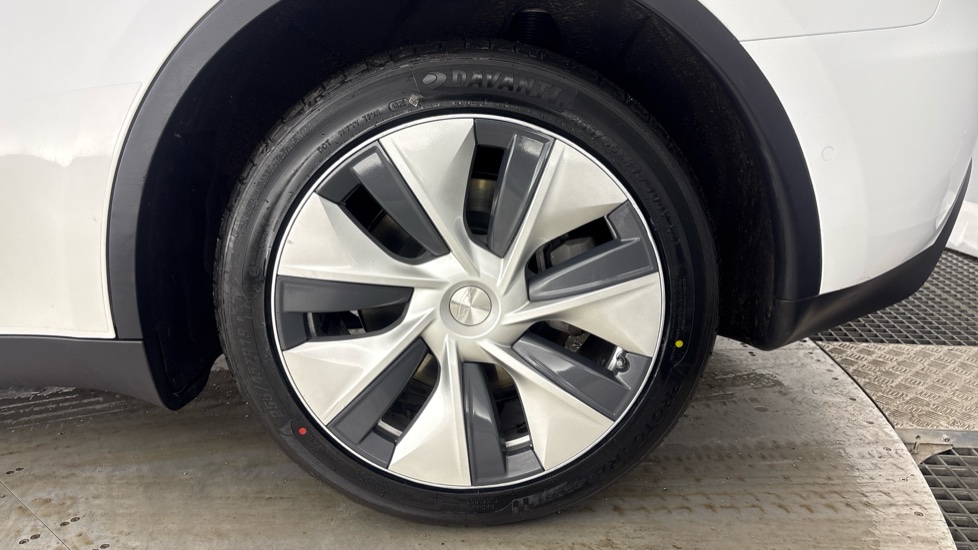 TESLA MODEL Y HATCHBACK Long Range AWD 5dr Auto