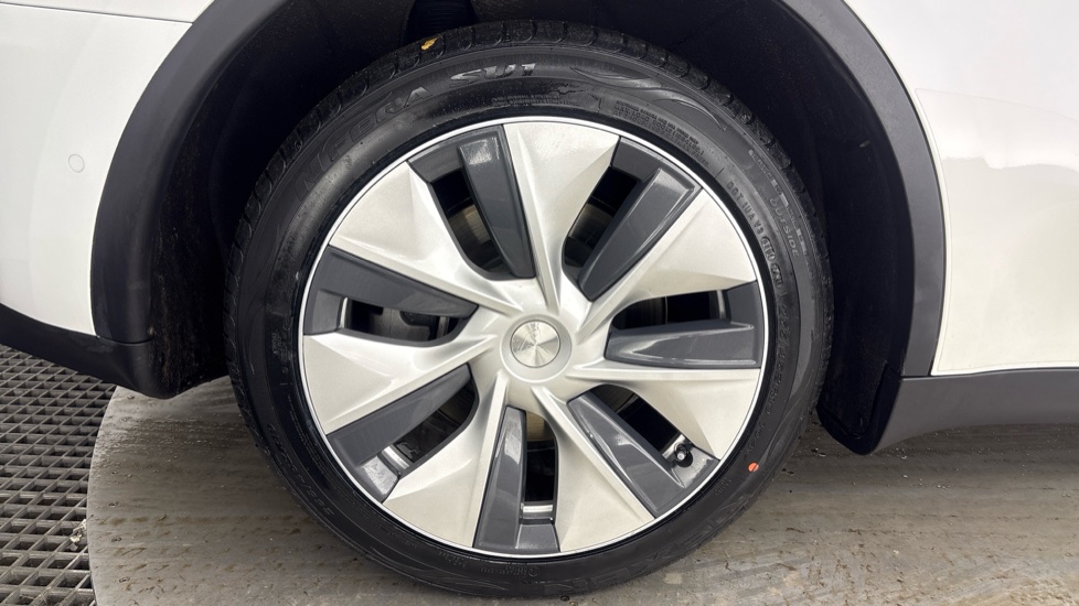 TESLA MODEL Y HATCHBACK Long Range AWD 5dr Auto