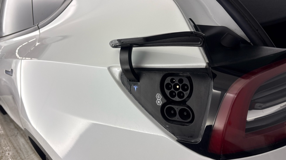 TESLA MODEL Y HATCHBACK Long Range AWD 5dr Auto