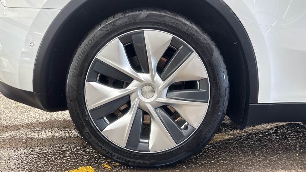 TESLA MODEL Y HATCHBACK Long Range AWD 5dr Auto