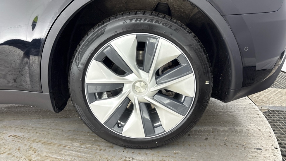TESLA MODEL Y HATCHBACK Long Range AWD 5dr Auto