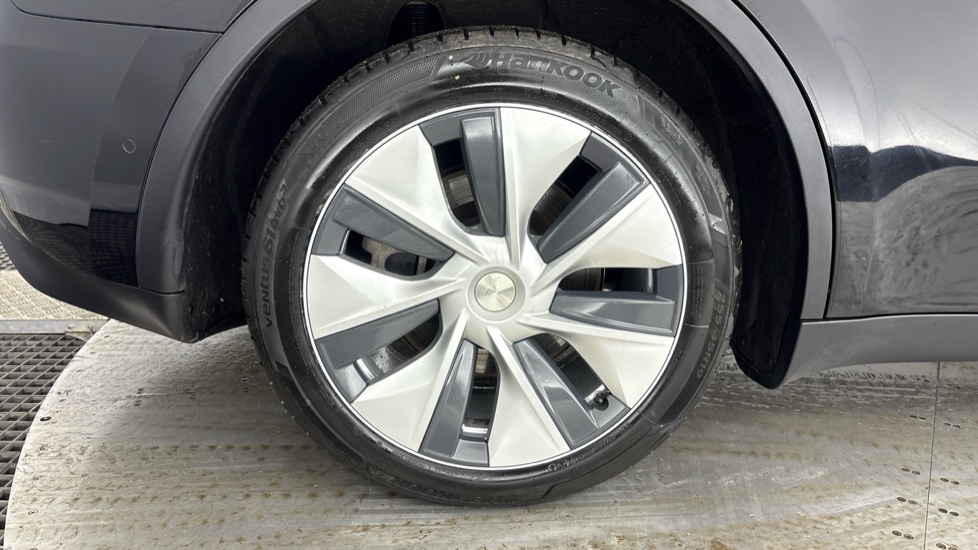 TESLA MODEL Y HATCHBACK Long Range AWD 5dr Auto