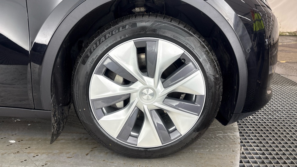 TESLA MODEL Y HATCHBACK Long Range AWD 5dr Auto