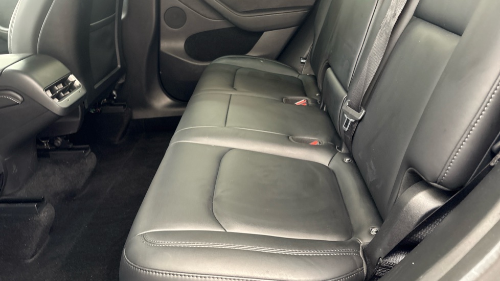 TESLA MODEL Y HATCHBACK RWD 5dr Auto