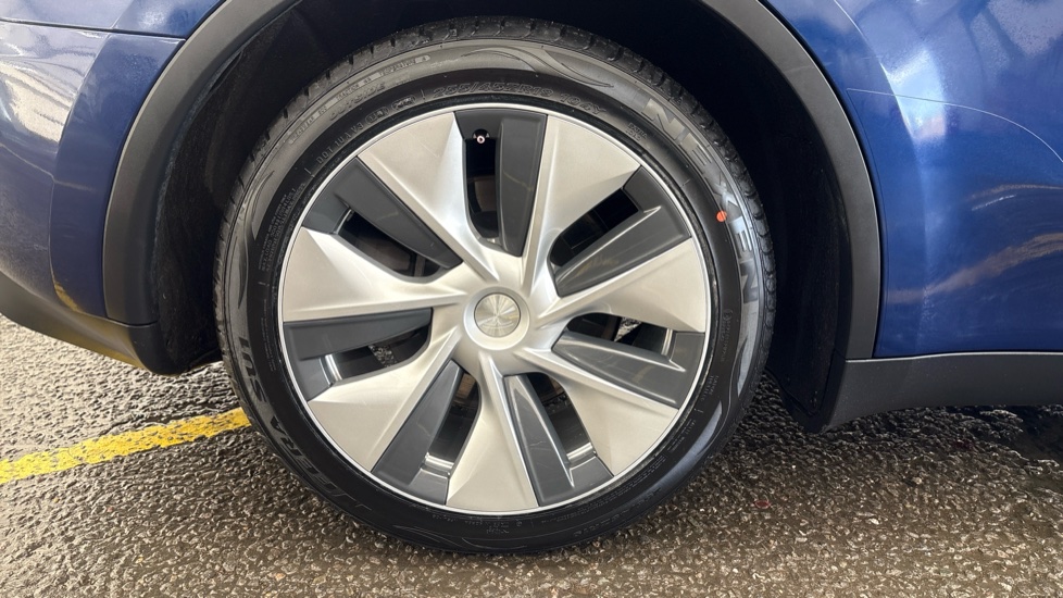 TESLA MODEL Y HATCHBACK RWD 5dr Auto