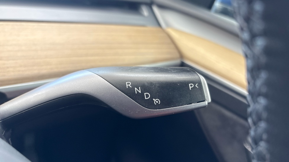 TESLA MODEL Y HATCHBACK RWD 5dr Auto