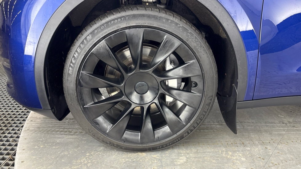 TESLA MODEL Y HATCHBACK Long Range AWD 5dr Auto