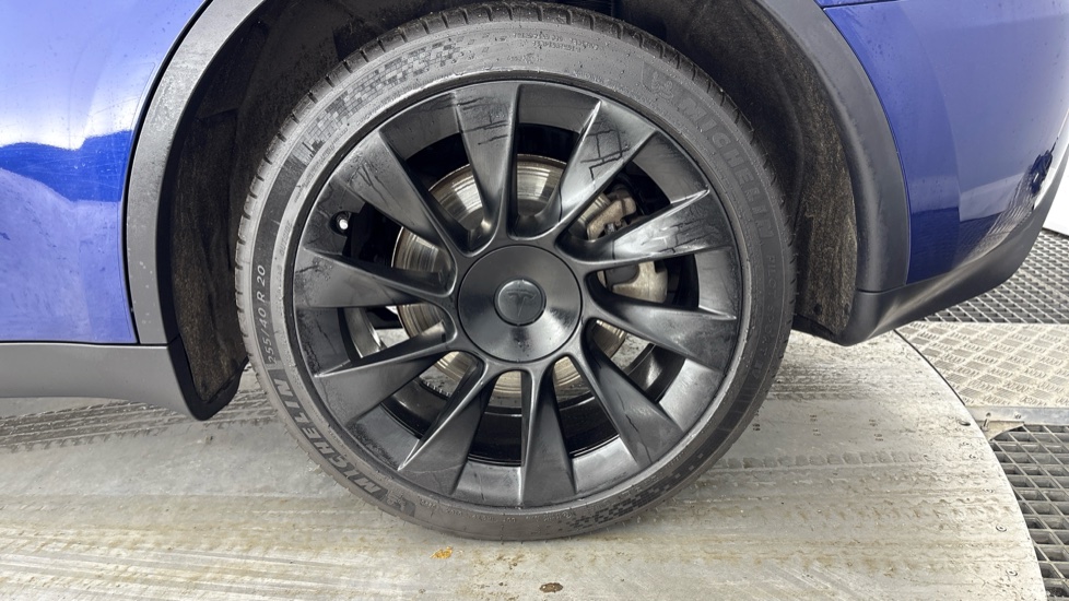 TESLA MODEL Y HATCHBACK Long Range AWD 5dr Auto