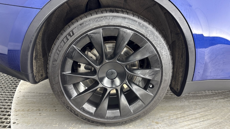 TESLA MODEL Y HATCHBACK Long Range AWD 5dr Auto