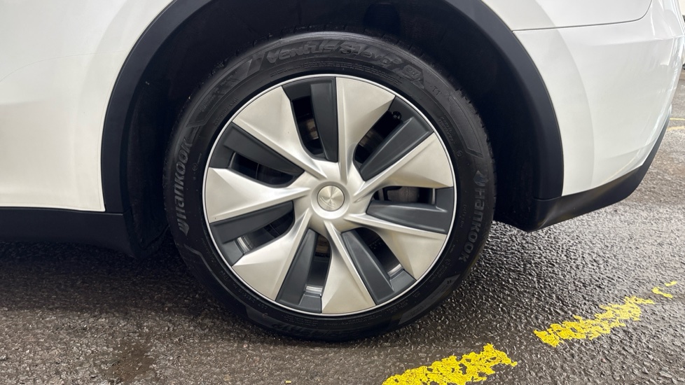 TESLA MODEL Y HATCHBACK Long Range AWD 5dr Auto