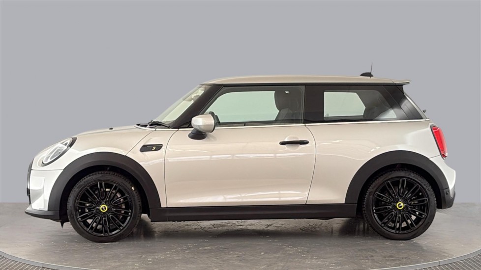 MINI HATCHBACK Image 2