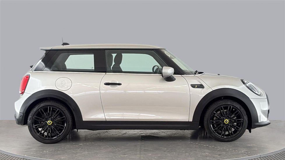 MINI HATCHBACK Image 6