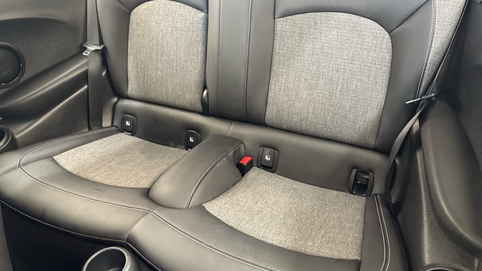 MINI HATCHBACK Image 14