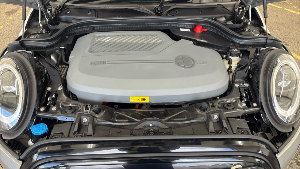 MINI HATCHBACK Image 16