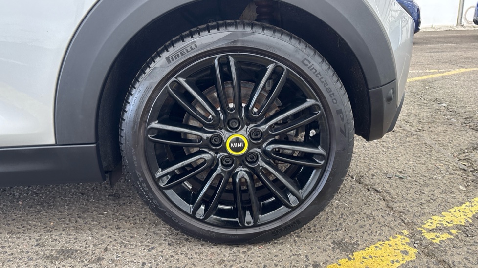 MINI HATCHBACK Image 18
