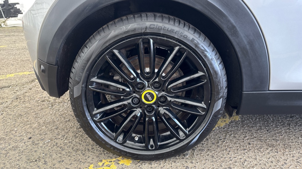 MINI HATCHBACK Image 19