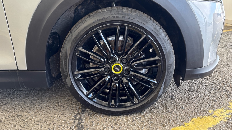 MINI HATCHBACK Image 20