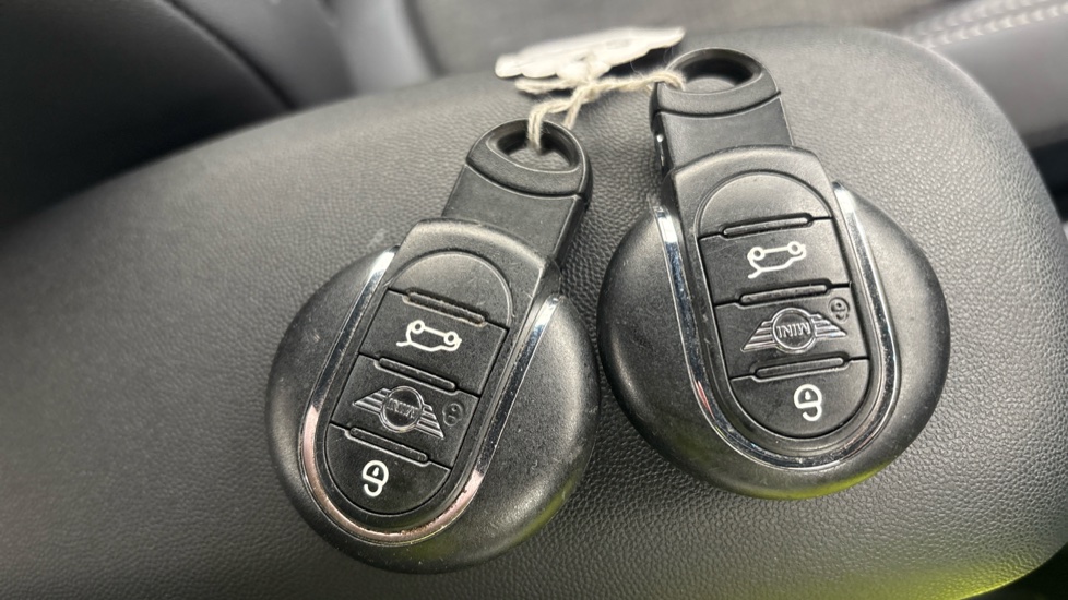 MINI HATCHBACK two keys
