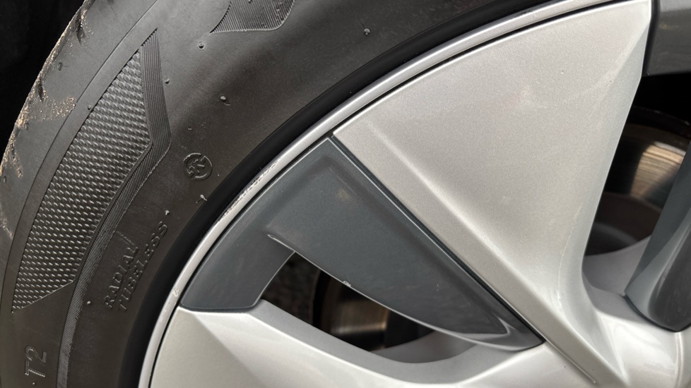 TESLA MODEL Y scratches