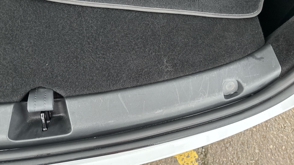 TESLA MODEL Y loading trim scratches