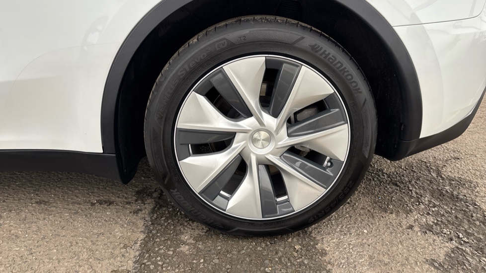 TESLA MODEL Y Image 18