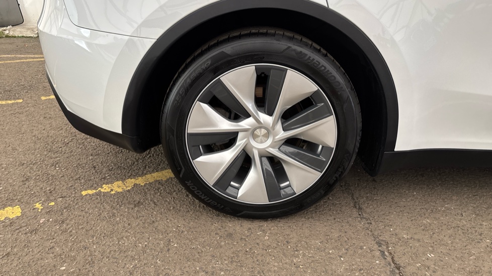 TESLA MODEL Y Image 19