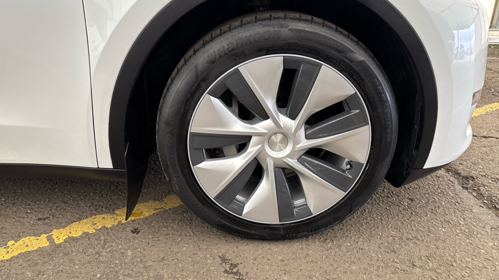 TESLA MODEL Y Image 20
