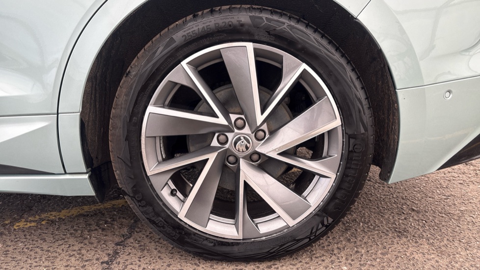 SKODA ENYAQ Image 18