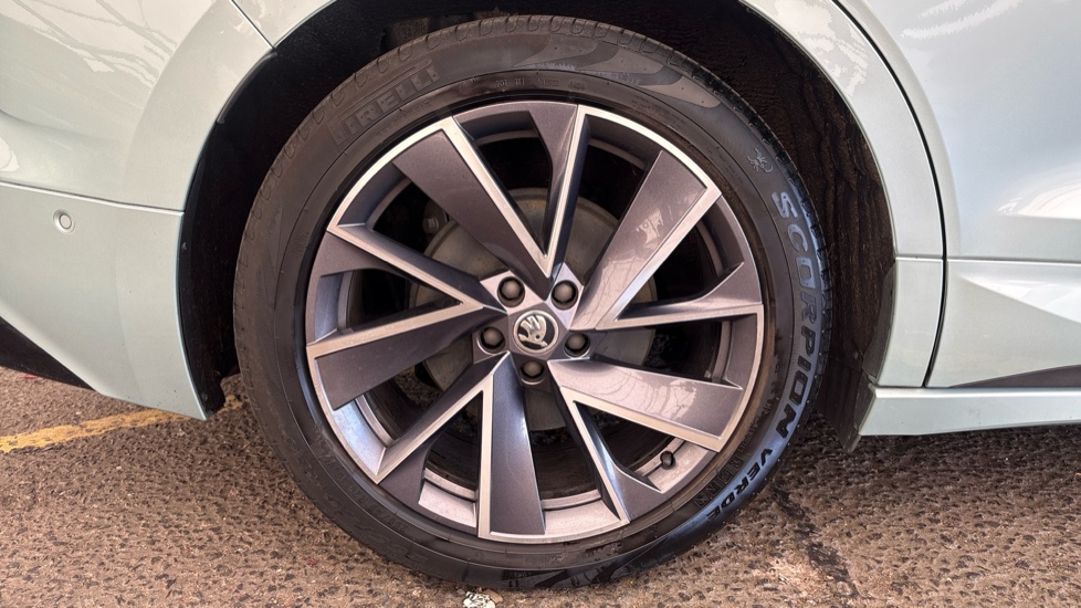 SKODA ENYAQ Image 19