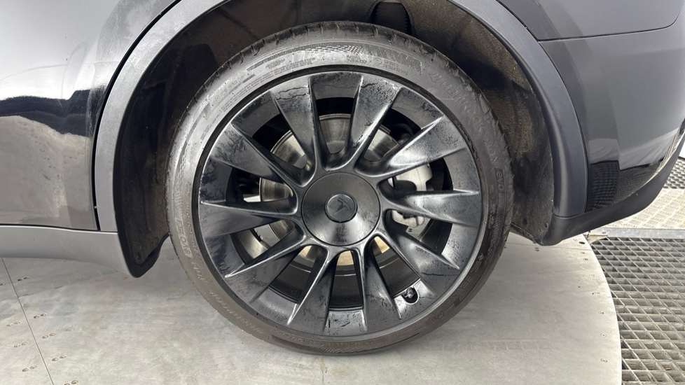 TESLA MODEL Y HATCHBACK RWD 5dr Auto