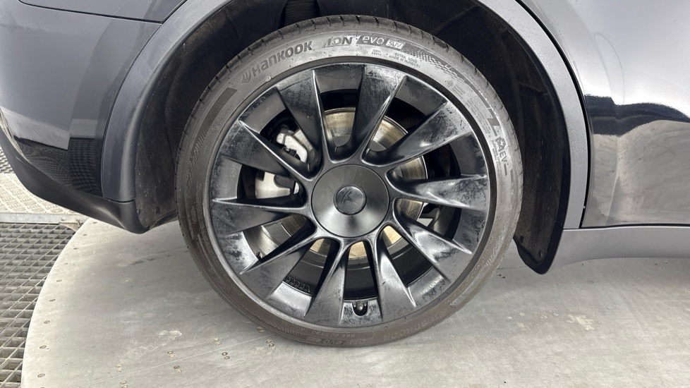 TESLA MODEL Y HATCHBACK RWD 5dr Auto