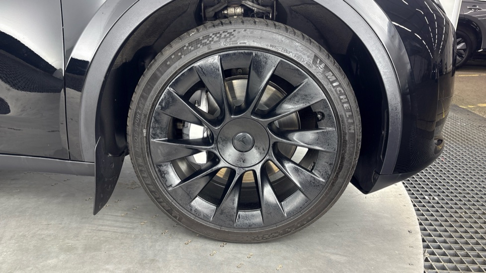 TESLA MODEL Y HATCHBACK RWD 5dr Auto