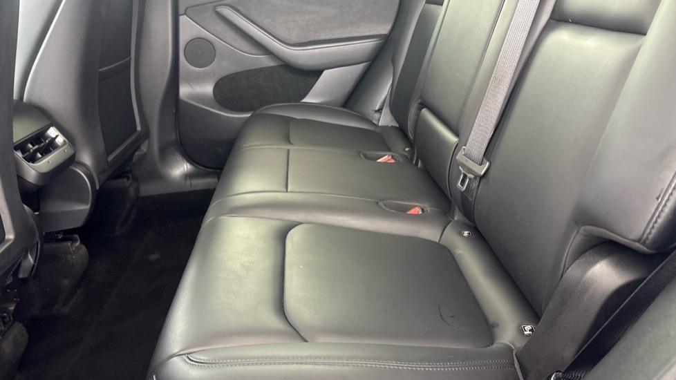 TESLA MODEL Y Image 14