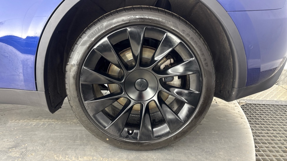 TESLA MODEL Y Image 18