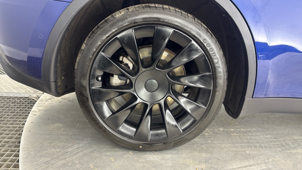 TESLA MODEL Y Image 19
