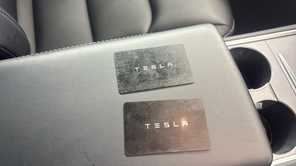 TESLA MODEL Y two keys