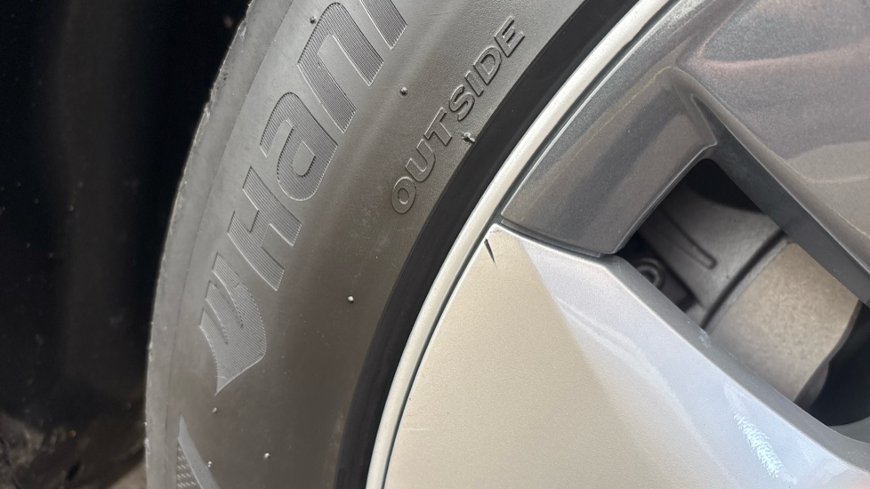 TESLA MODEL Y HATCHBACK RWD 5dr Auto