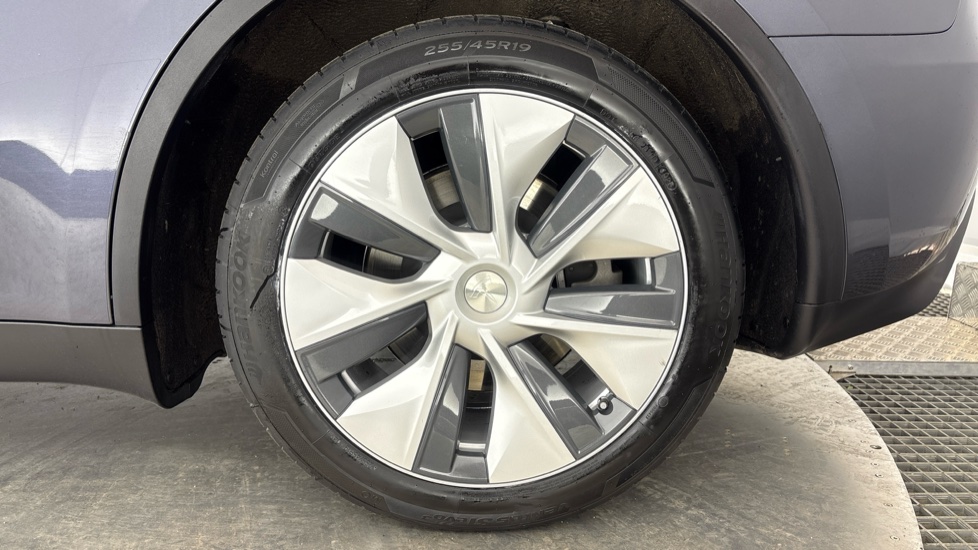 TESLA MODEL Y HATCHBACK RWD 5dr Auto