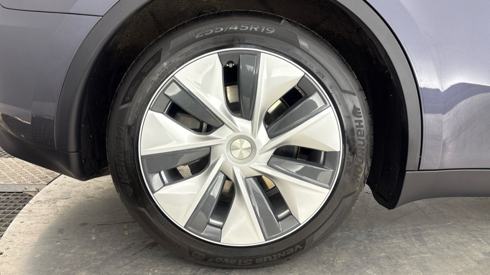 TESLA MODEL Y HATCHBACK RWD 5dr Auto