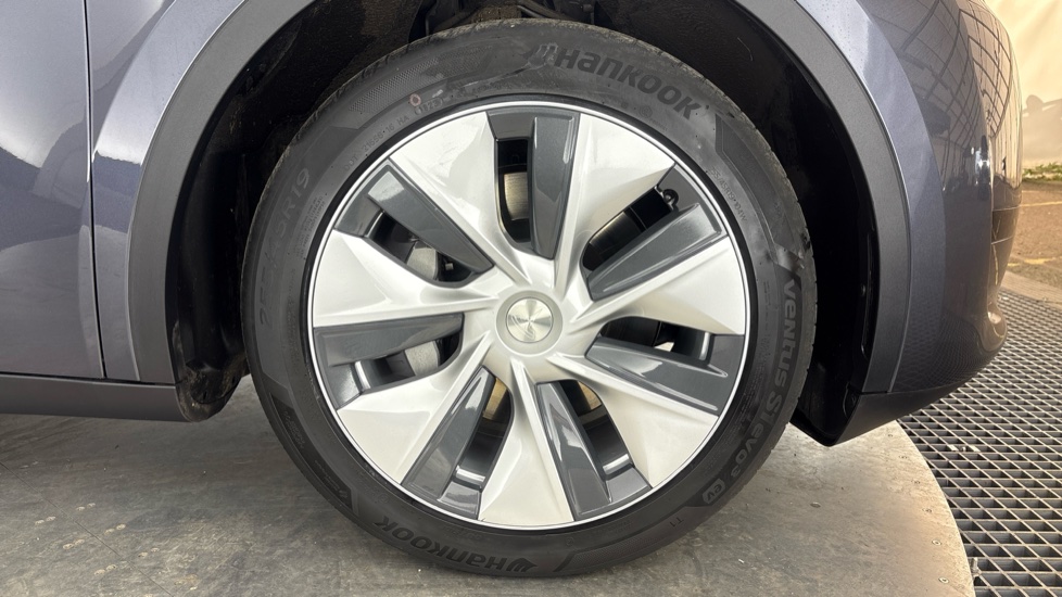 TESLA MODEL Y HATCHBACK RWD 5dr Auto