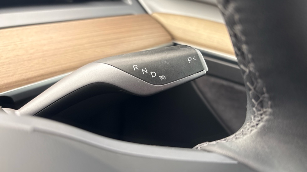 TESLA MODEL Y HATCHBACK RWD 5dr Auto