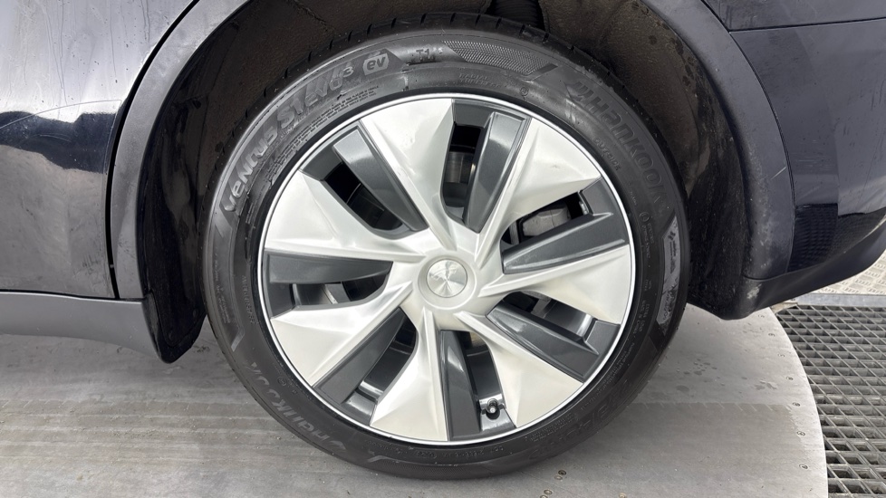 TESLA MODEL Y HATCHBACK Long Range AWD 5dr Auto