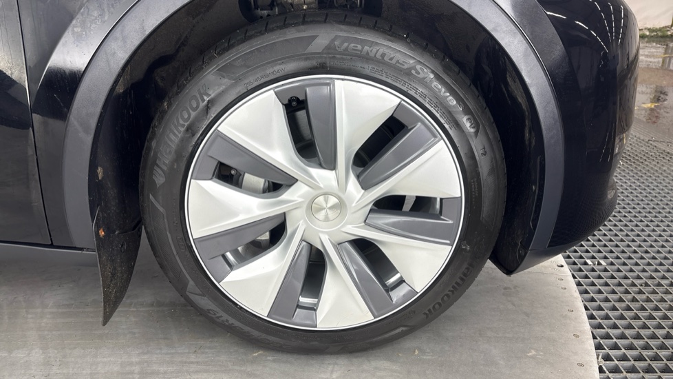 TESLA MODEL Y HATCHBACK Long Range AWD 5dr Auto