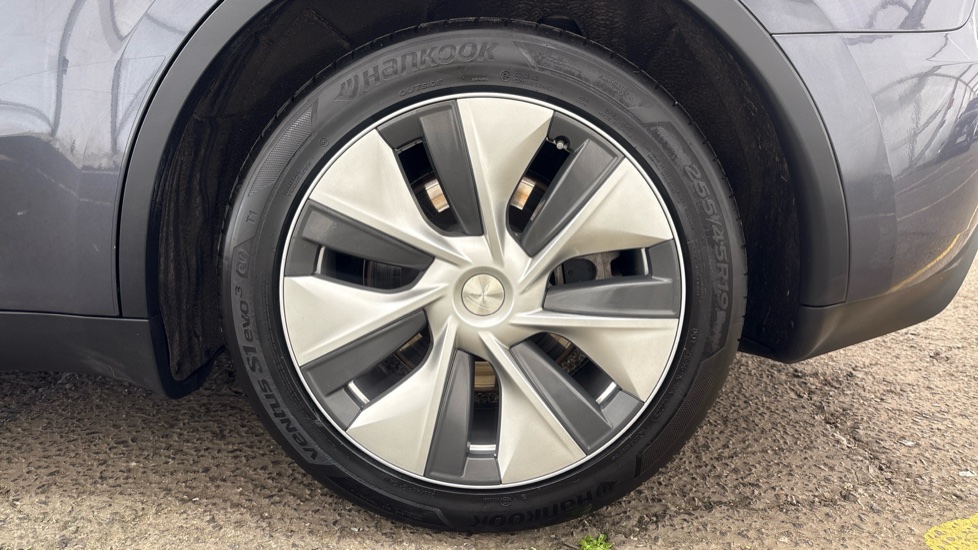 TESLA MODEL Y HATCHBACK Long Range AWD 5dr Auto