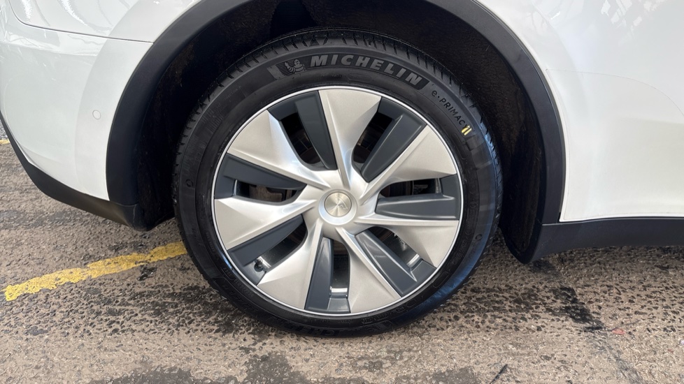 TESLA MODEL Y HATCHBACK Long Range AWD 5dr Auto