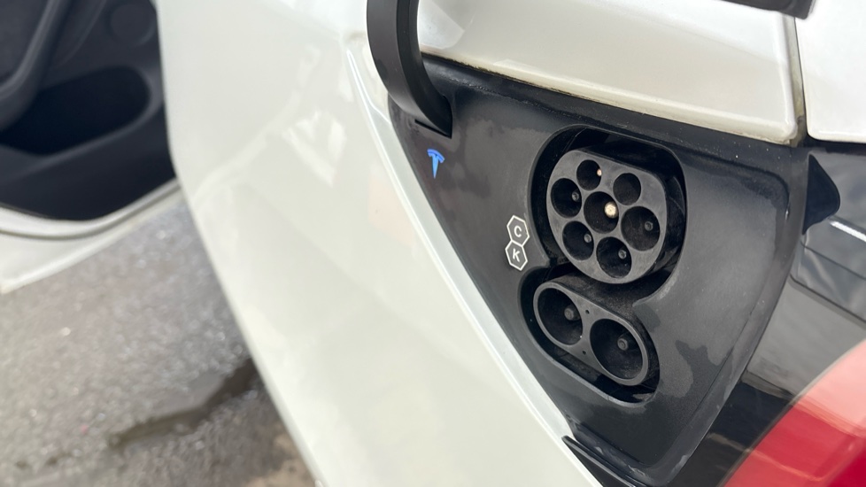 TESLA MODEL Y HATCHBACK Long Range AWD 5dr Auto