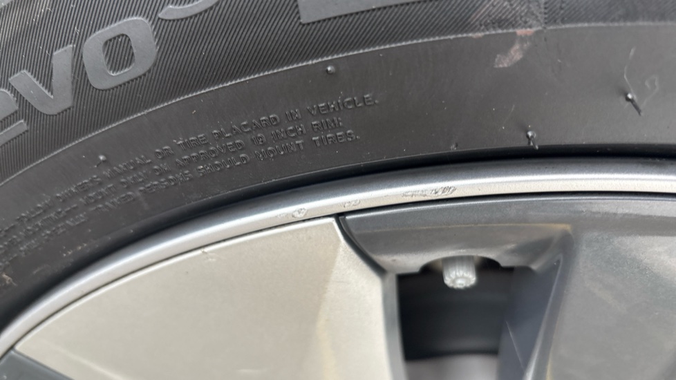 TESLA MODEL Y scuff