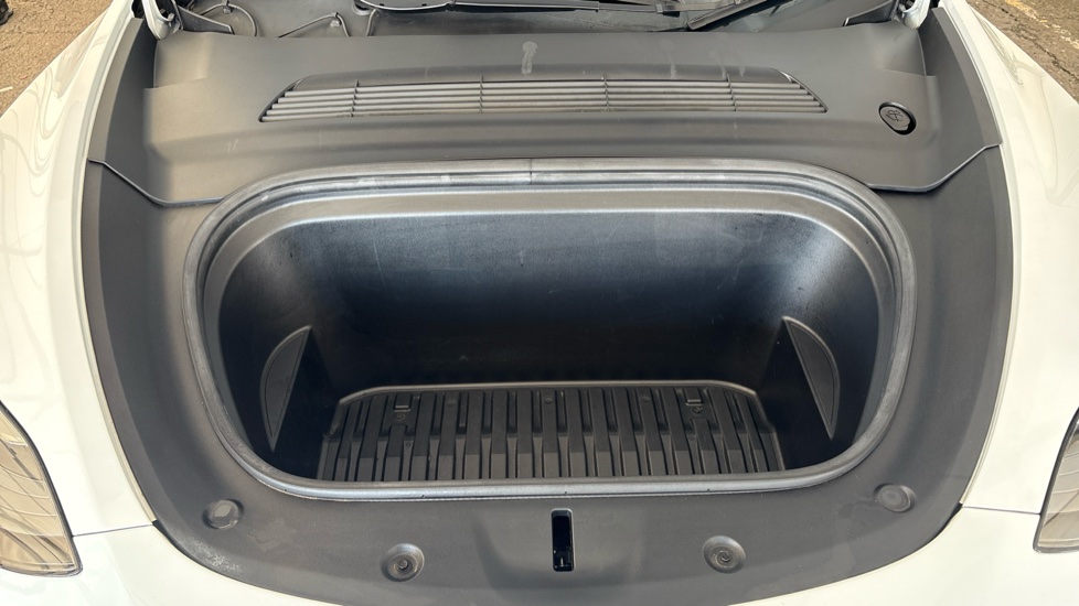 TESLA MODEL Y Image 16