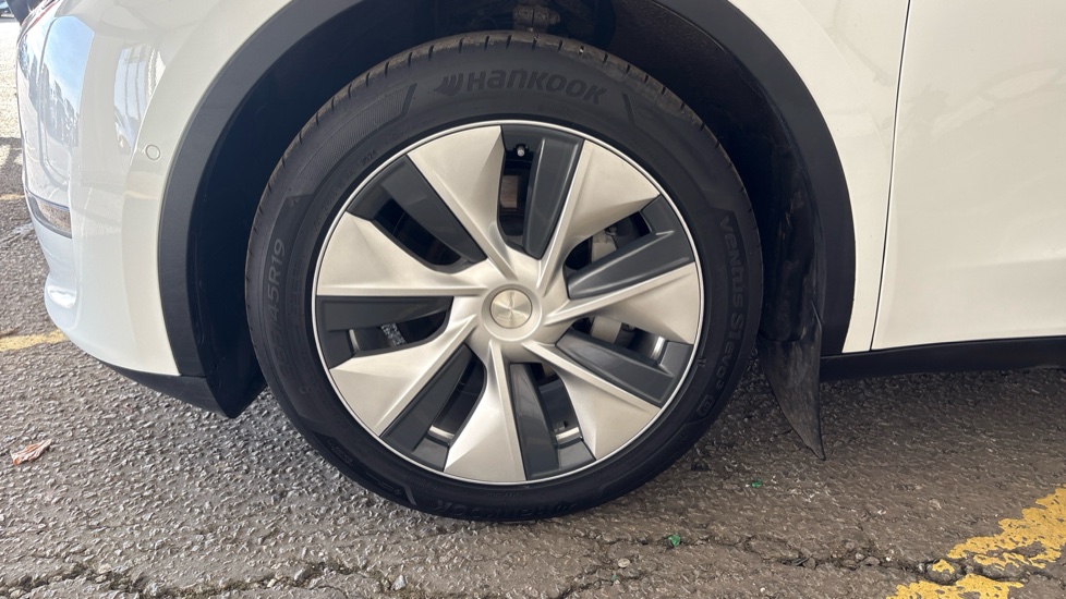 TESLA MODEL Y Image 17