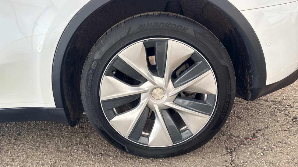 TESLA MODEL Y Image 18